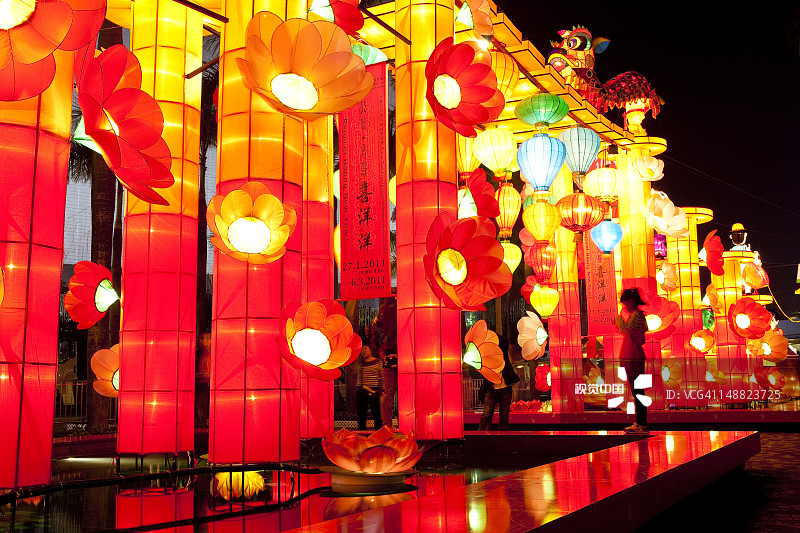 香港文化中心尖沙咀广场农历新年主题灯笼展图片素材
