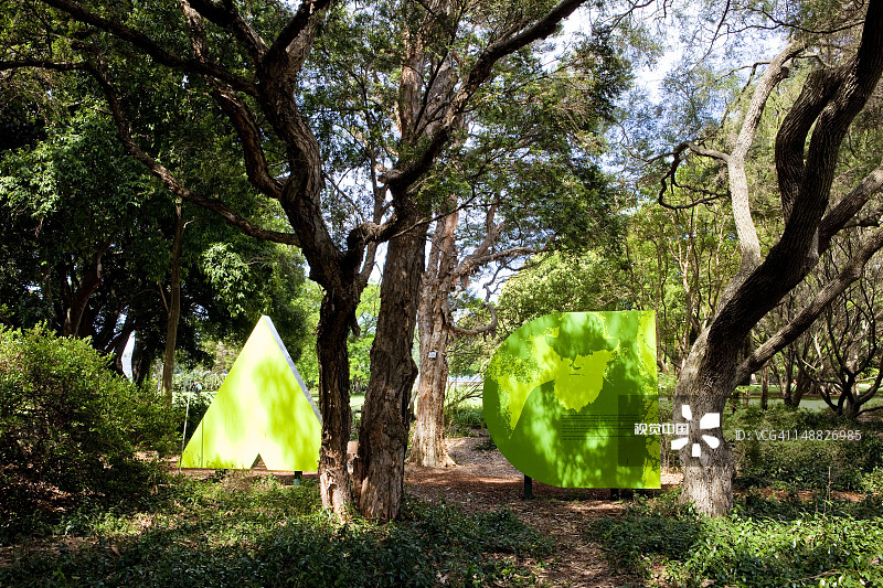 为纪念查尔斯·达尔文诞辰200周年在植物园进行的装置图片素材