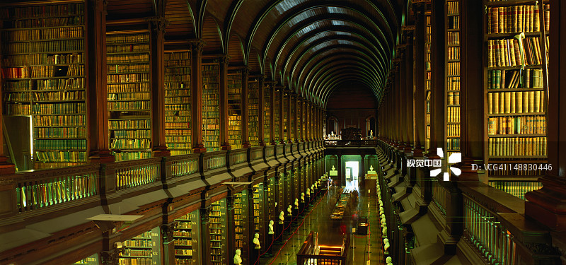 三一学院老图书馆的长廊图片素材