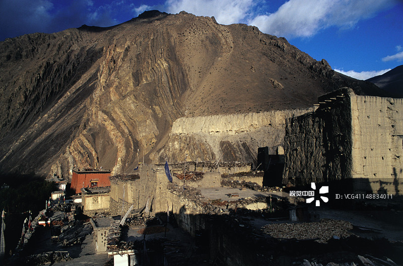 卡格贝尼的堡垒遗址和红色的卡格乔德·图布登·香佩林寺图片素材