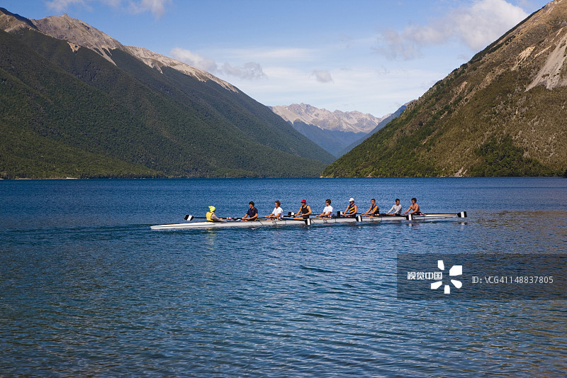 新西兰塔斯曼区尼尔森湖国家公园的罗托伊蒂湖图片素材