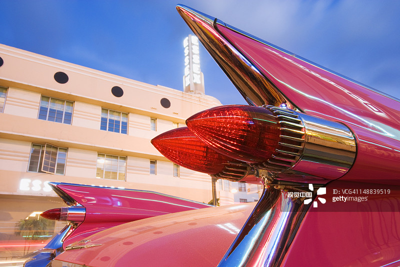 柯林斯大道，南海滩的经典汽车尾翼图片素材