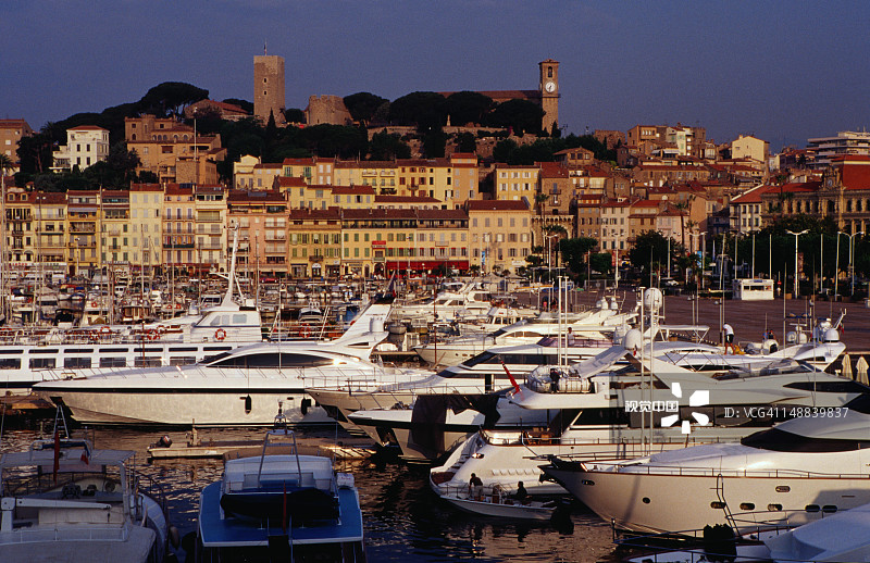 俯瞰海港的希望圣母教堂图片素材