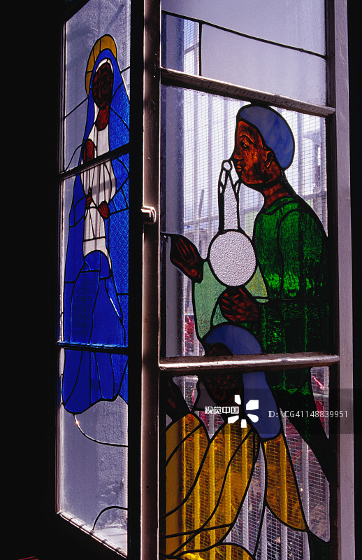 圣母无染原罪主教座堂的彩色玻璃窗图片素材