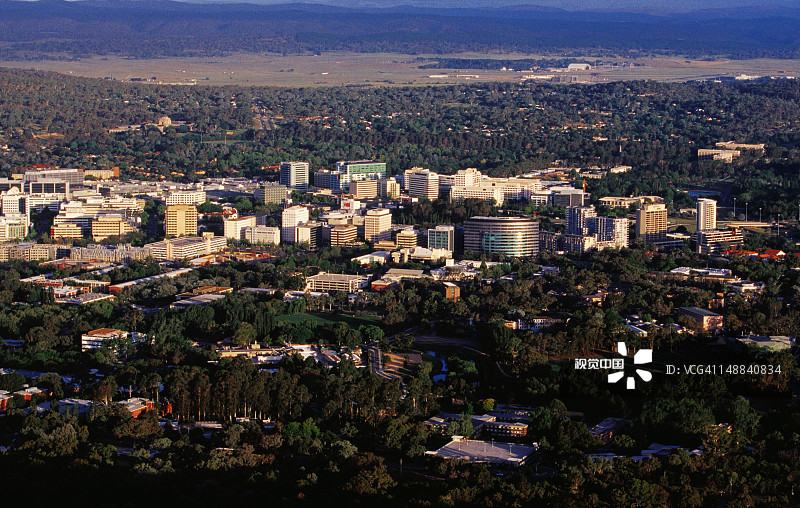 从黑山澳洲电信塔观景台俯瞰城市图片素材