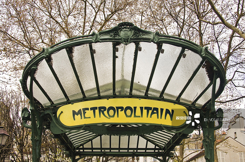 巴黎阿贝斯地铁站的新艺术风格标志图片素材