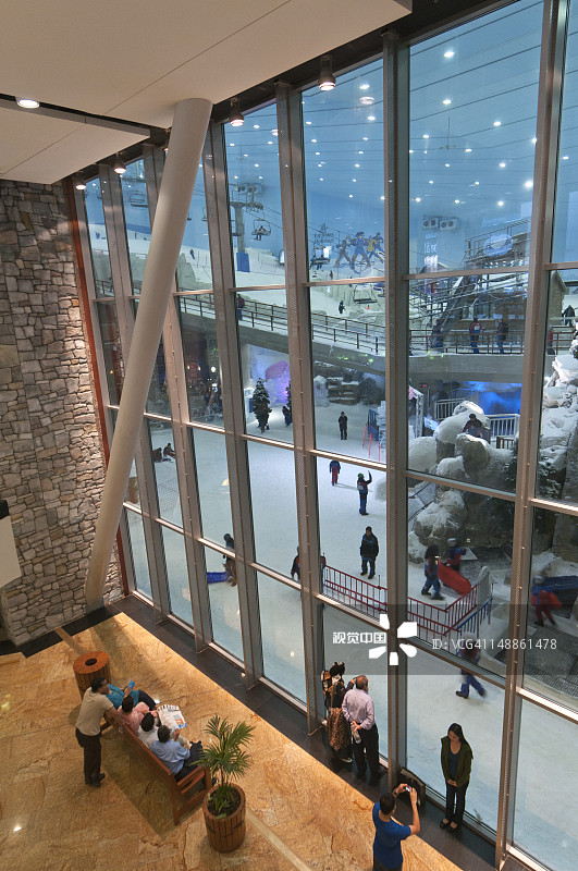 阿联酋购物中心迪拜滑雪场室内冰雪运动设施图片素材