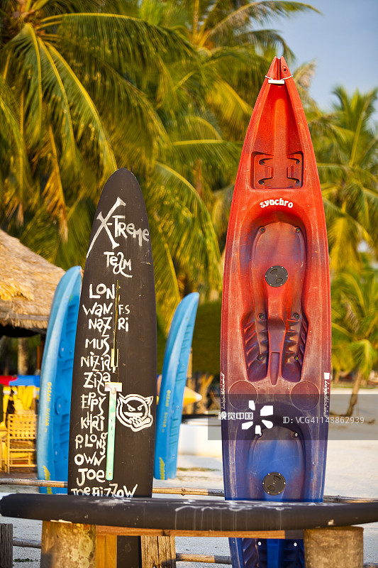 海滩上的水上运动标志牌图片素材