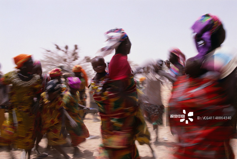 当地村民跳尼日尔传统舞蹈图片素材