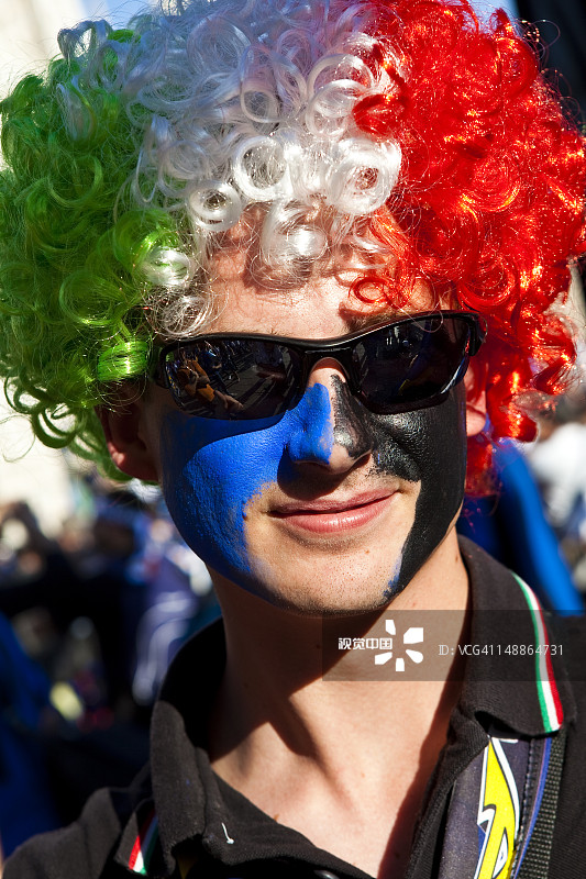 米兰大教堂广场的国际米兰足球支持者 портрет图片素材