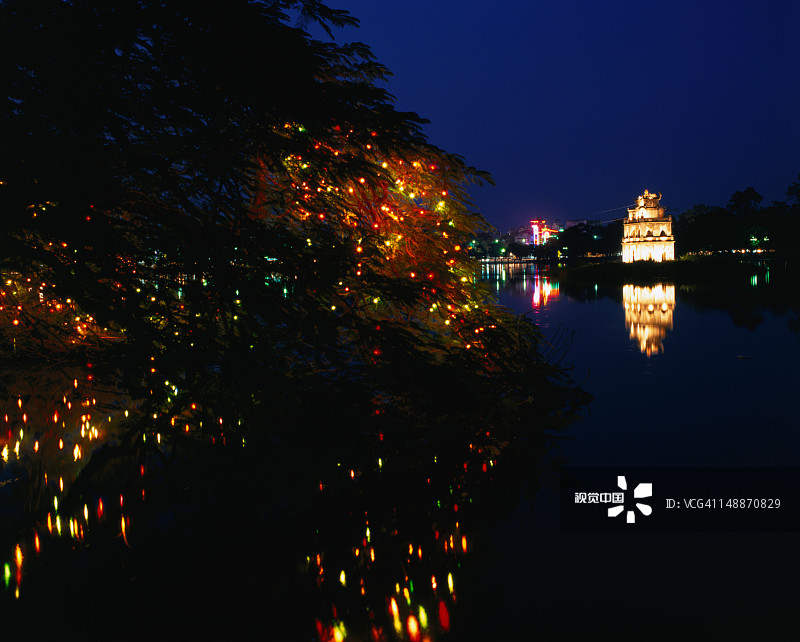 还剑湖龟塔夜景，河内图片素材