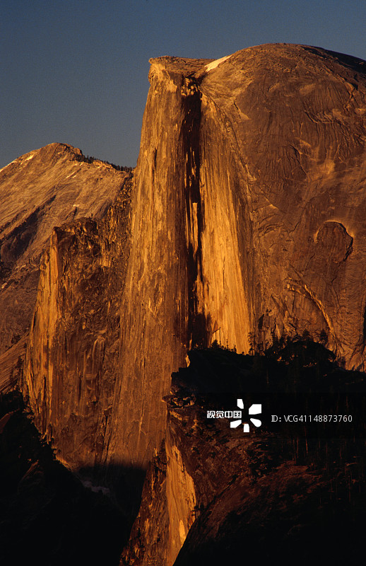 优胜美地国家公园冰川点日落时分的半圆顶峰，加利福尼亚州图片素材