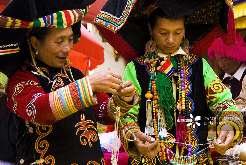 在市场上的女士们图片素材