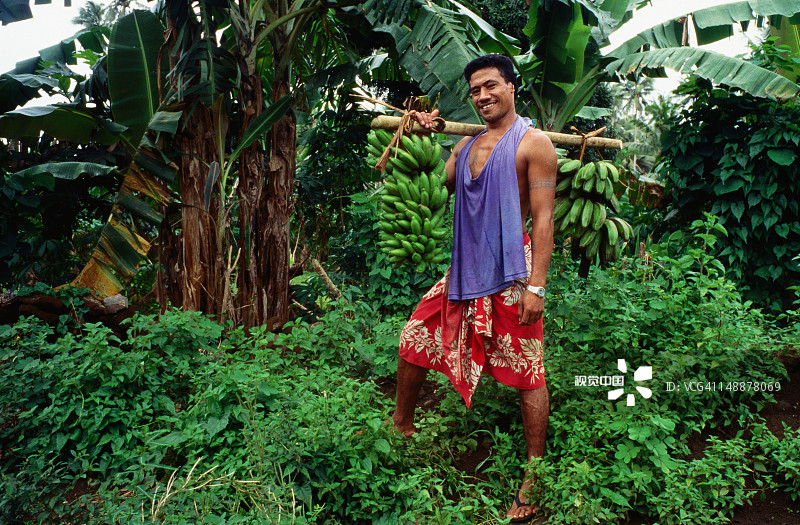 香蕉种植户的环境肖像图片素材