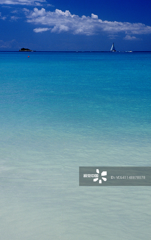 迪克森湾的远处游艇图片素材