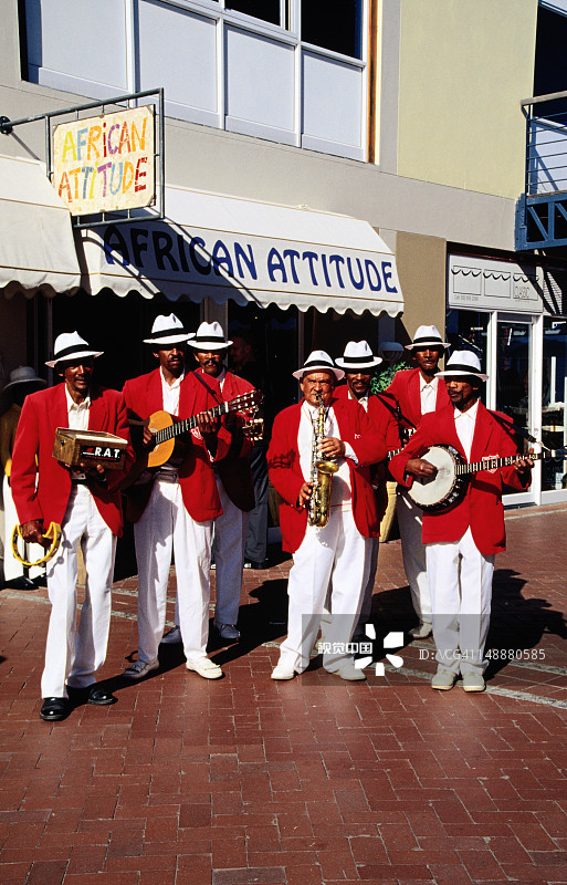 咖啡馆前的爵士乐队图片素材