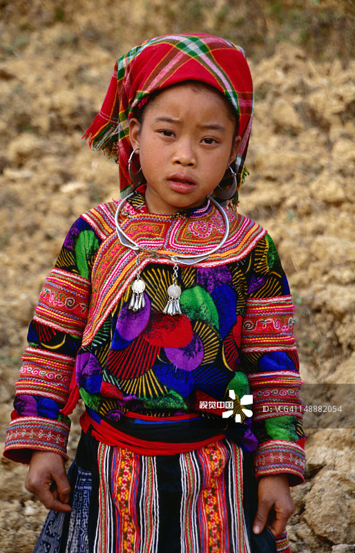 巴沙附近的年轻花苗族女孩图片素材