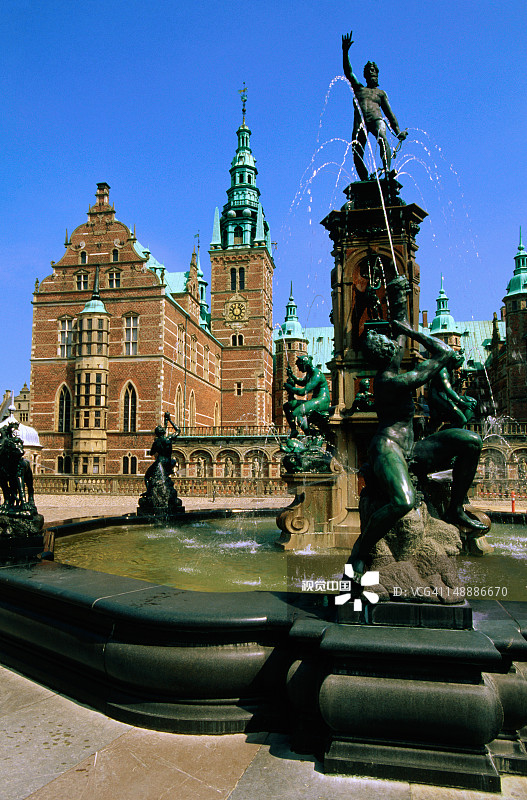 弗雷德里克斯堡城堡庭院喷泉图片素材