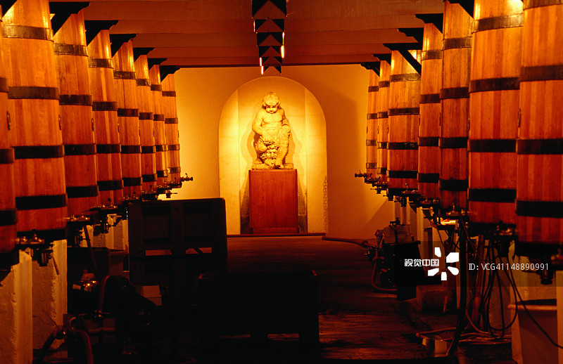 木桐酒庄的发酵罐和雕像图片素材