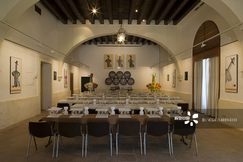 在佩佩叔叔冈萨雷斯·拜亚斯酒庄设置的雪利酒品尝台图片素材