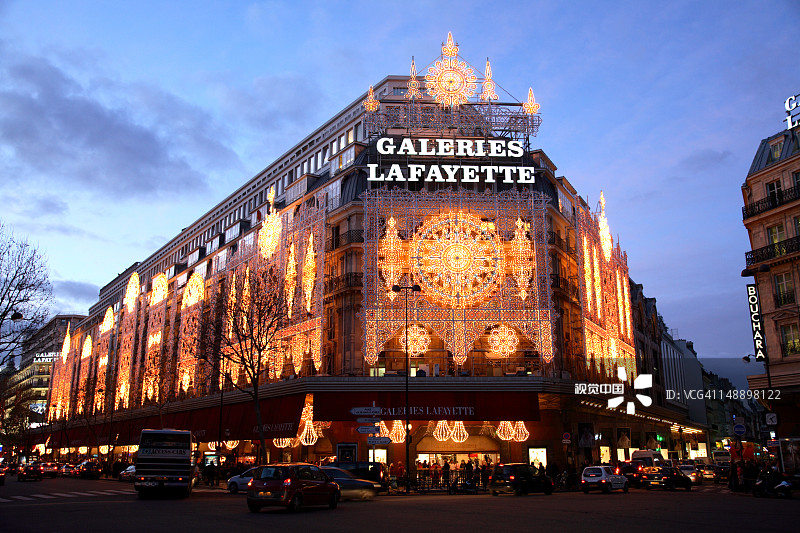 老佛爷百货的圣诞彩灯装饰，傍晚时分图片素材