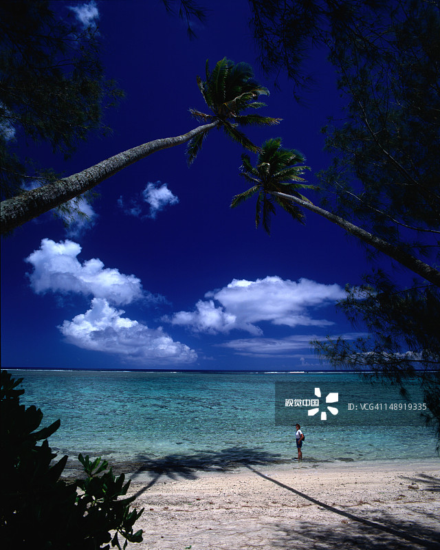 拉罗汤加岛水晶般清澈的热带泻湖图片素材