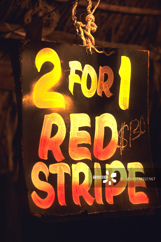 De Buss酒吧的买一送一红条啤酒标志图片素材