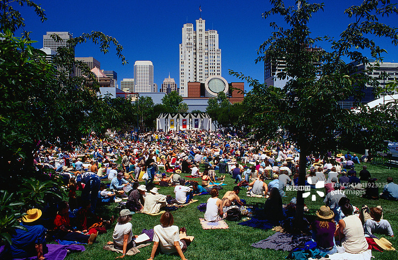 芳草地花园的周日早晨音乐会图片素材
