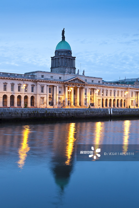 海关大楼和利菲河图片素材