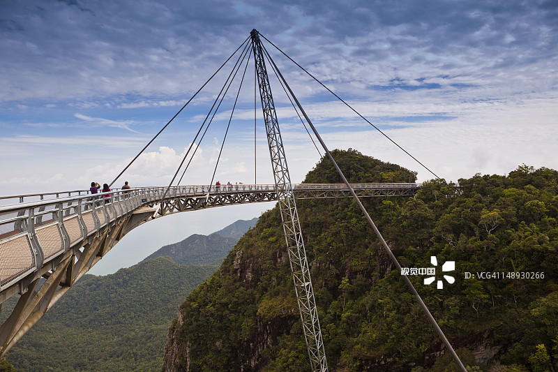 兰卡威缆车峰顶的秋千桥步道，Pantai Kok图片素材