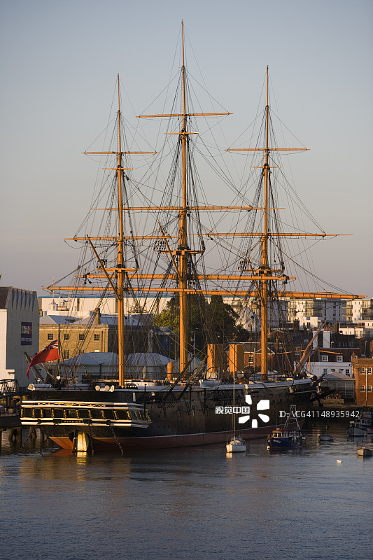 朴茨茅斯历史造船厂的勇士号图片素材