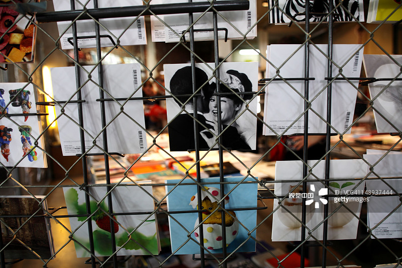 东京宫书店内的促销卡片图片素材