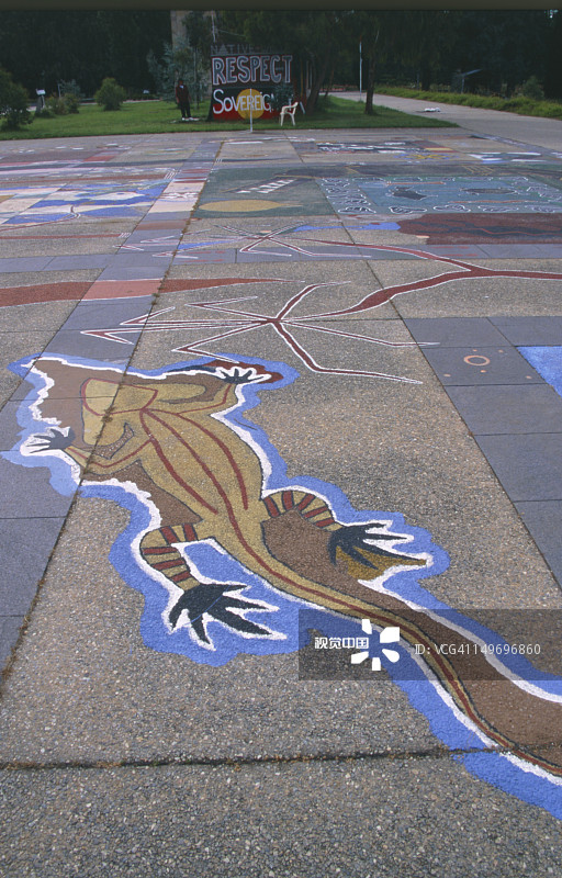 旧议会大厦前的土著绘画图片素材