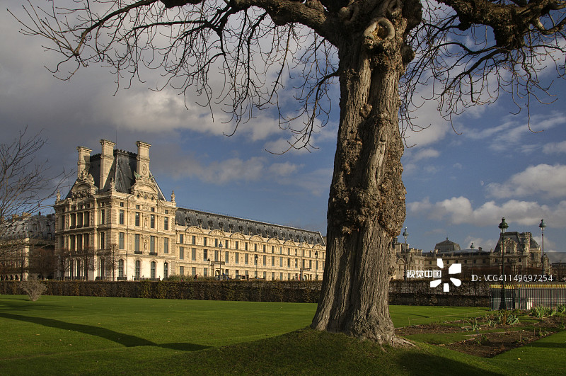 从杜乐丽花园看卢浮宫图片素材