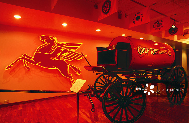 移动标志和海湾油罐车，德克萨斯能源博物馆图片素材