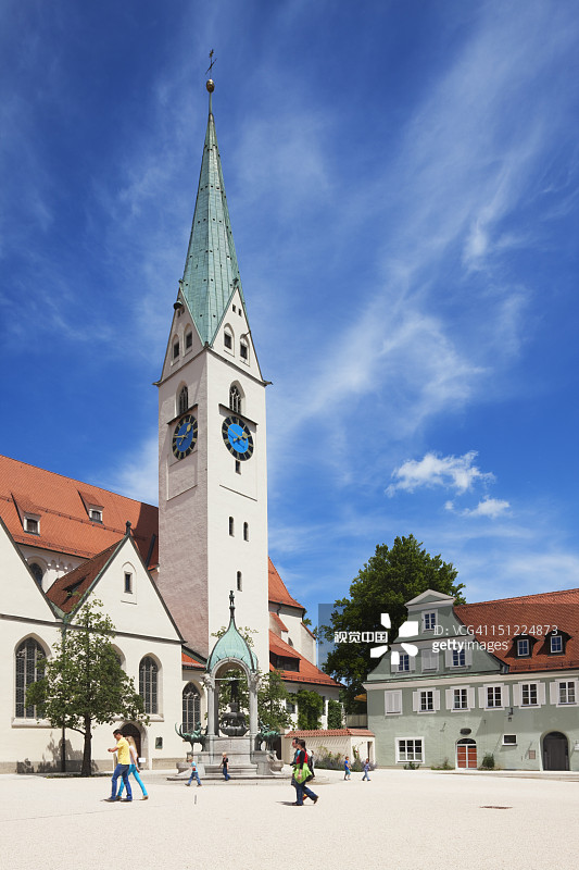 肯普顿圣芒广场和教堂图片素材