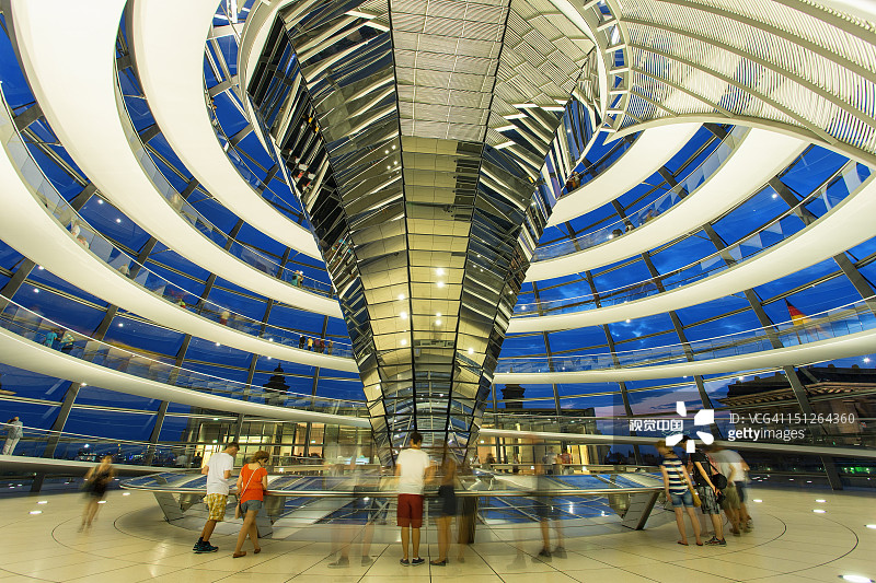 夜幕下的柏林德国国会大厦穹顶图片素材