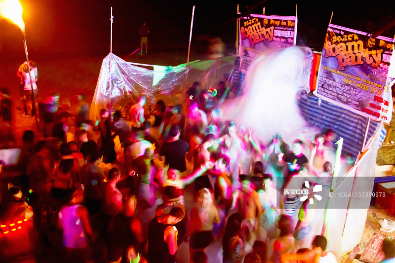 海滩上的晚间舞会图片素材