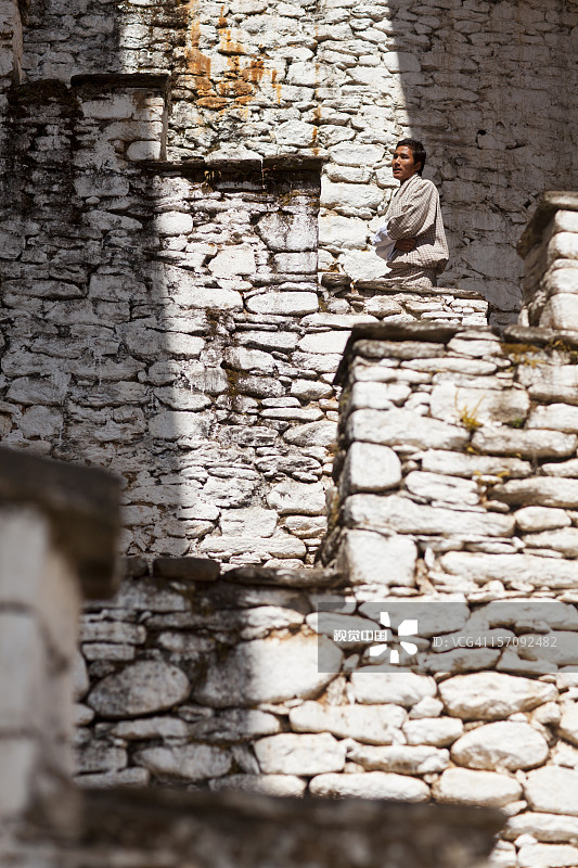 在库杰寺楼梯上的男人图片素材