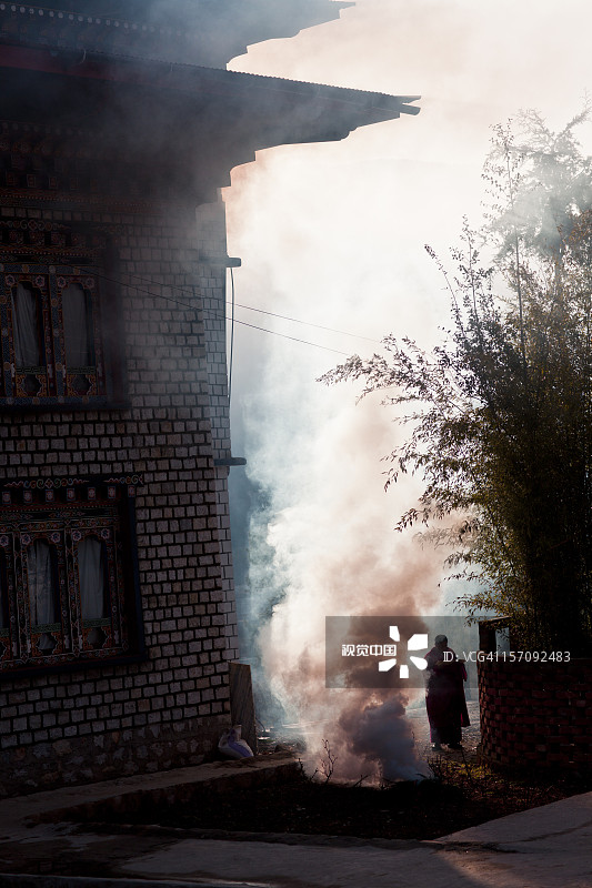 僧侣阅读教学书籍图片素材