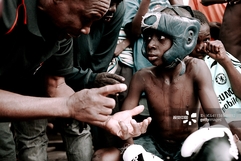 阿克拉街头拳击赛，加纳图片素材