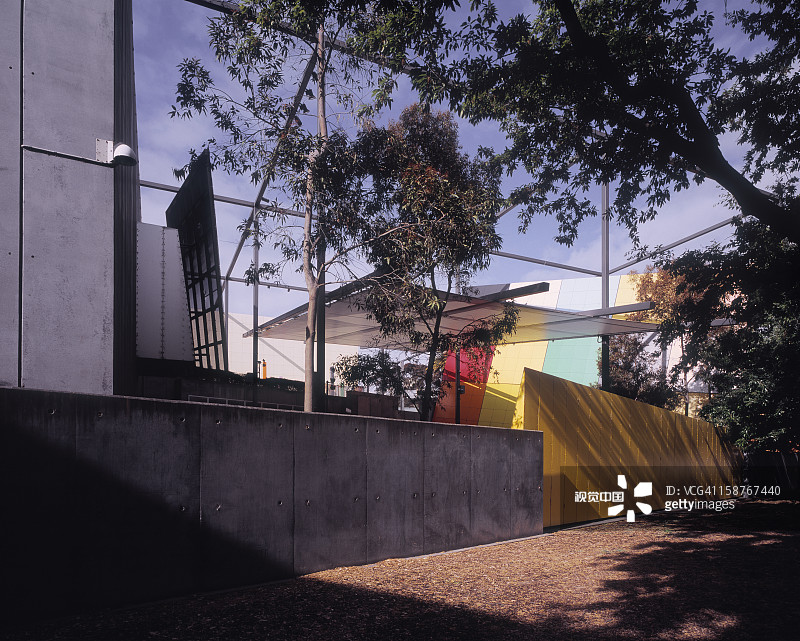 阳光照耀下的墨尔本博物馆图片素材