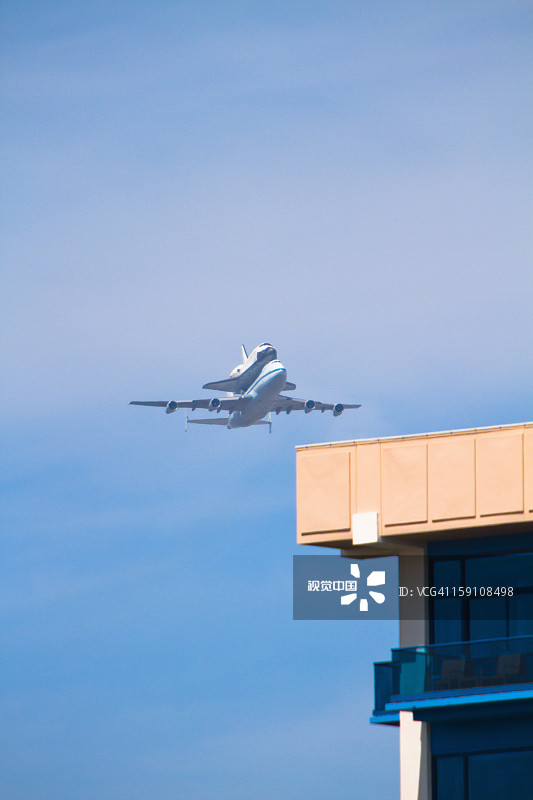 航天飞机被运往加利福尼亚图片素材
