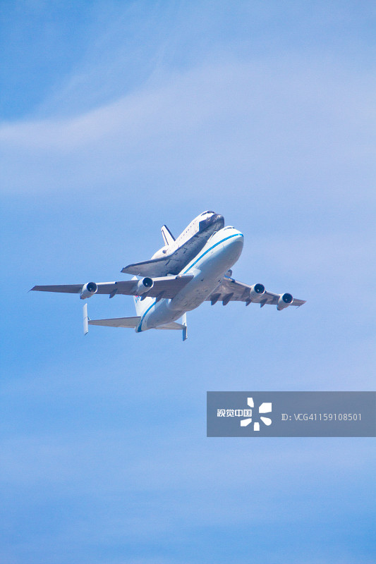 航天飞机被运往加利福尼亚图片素材