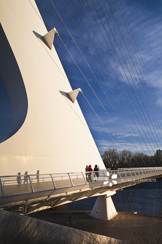 圣地亚哥·卡拉特拉瓦设计的日晷桥图片素材