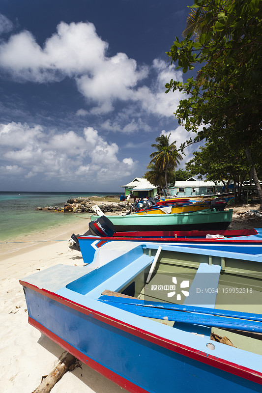 圣文森特和格林纳丁斯穆斯蒂克岛的船只图片素材