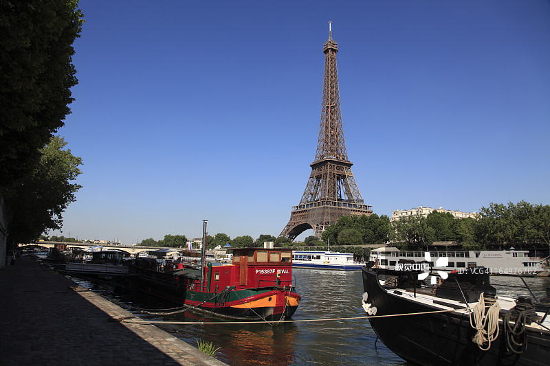 埃菲尔铁塔与塞纳河图片素材