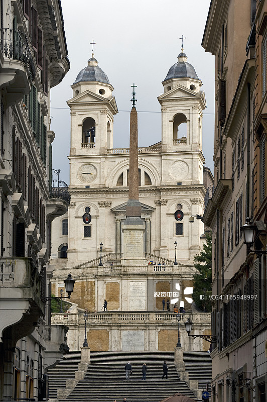 Via Condotti 的圣三一教堂图片素材