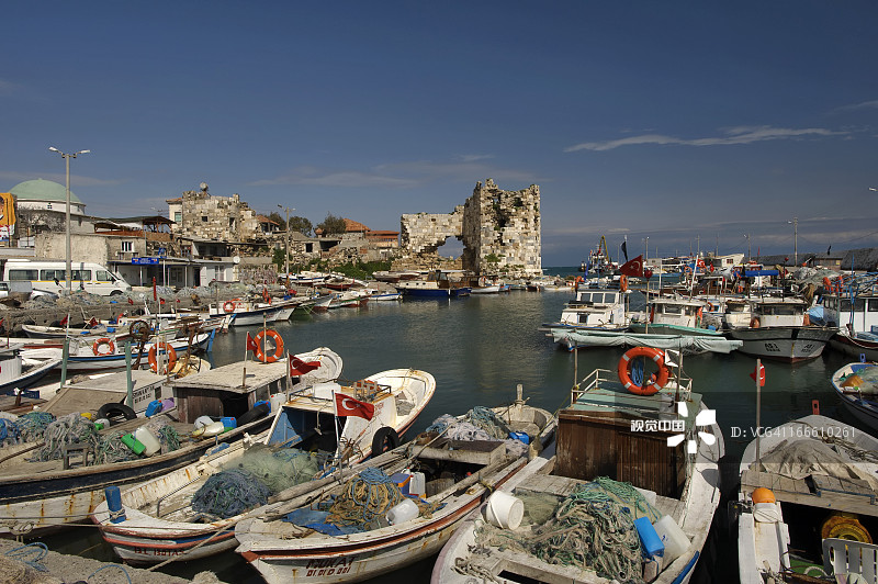 阿亚斯城堡和尤穆尔塔利克港图片素材