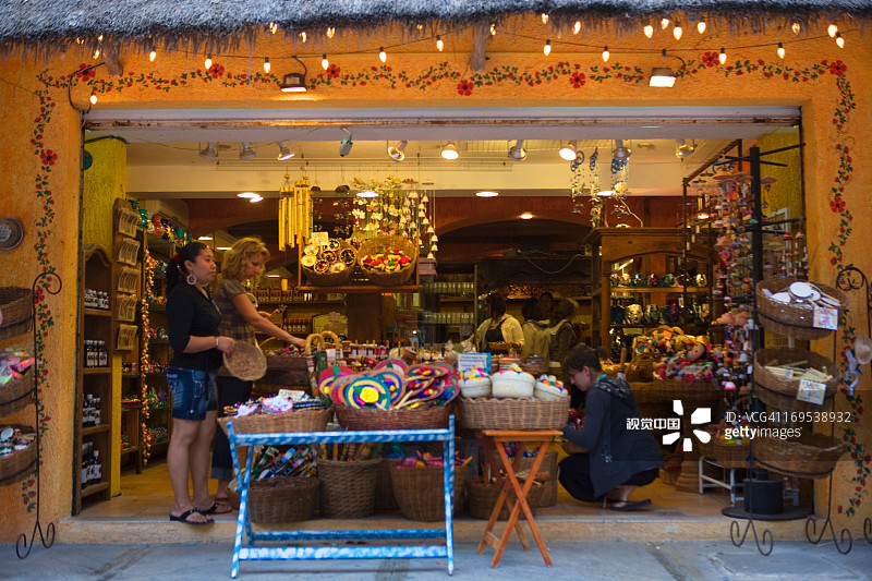 卡门海滩第五大道的纪念品商店图片素材